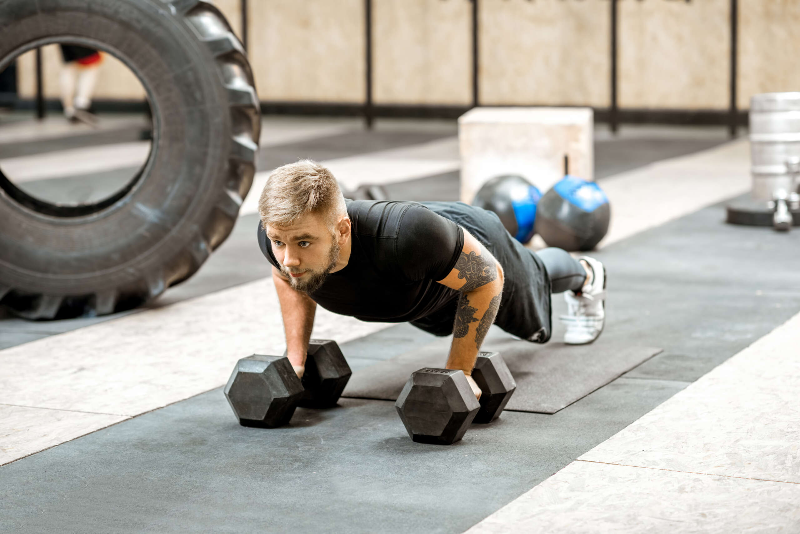 man doing push ups at gym in auburn wa